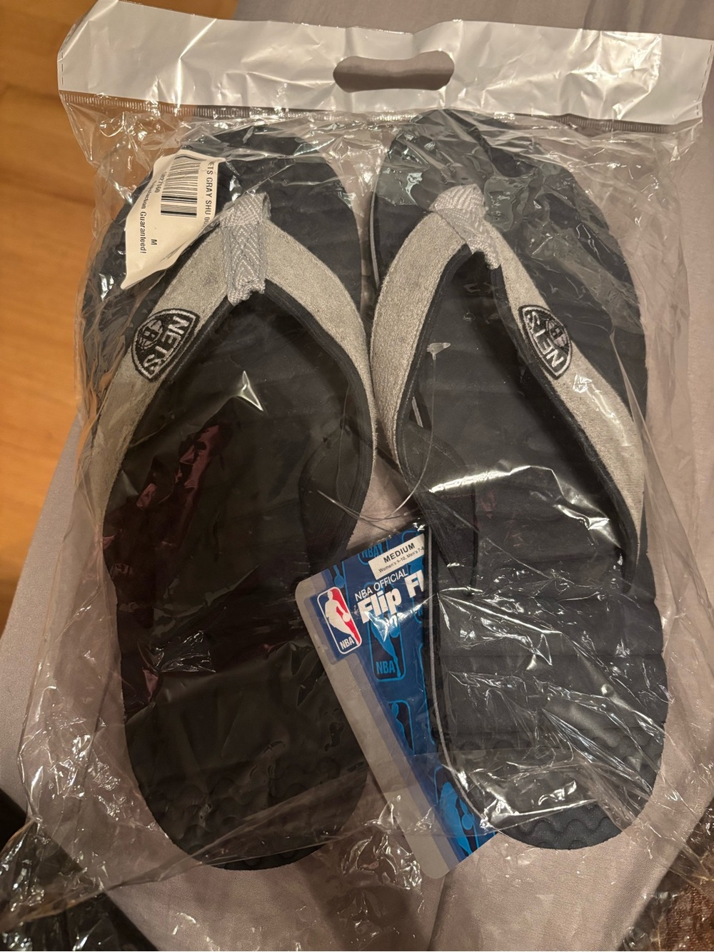 NWT Unisex Brooklyn Nets flip flops